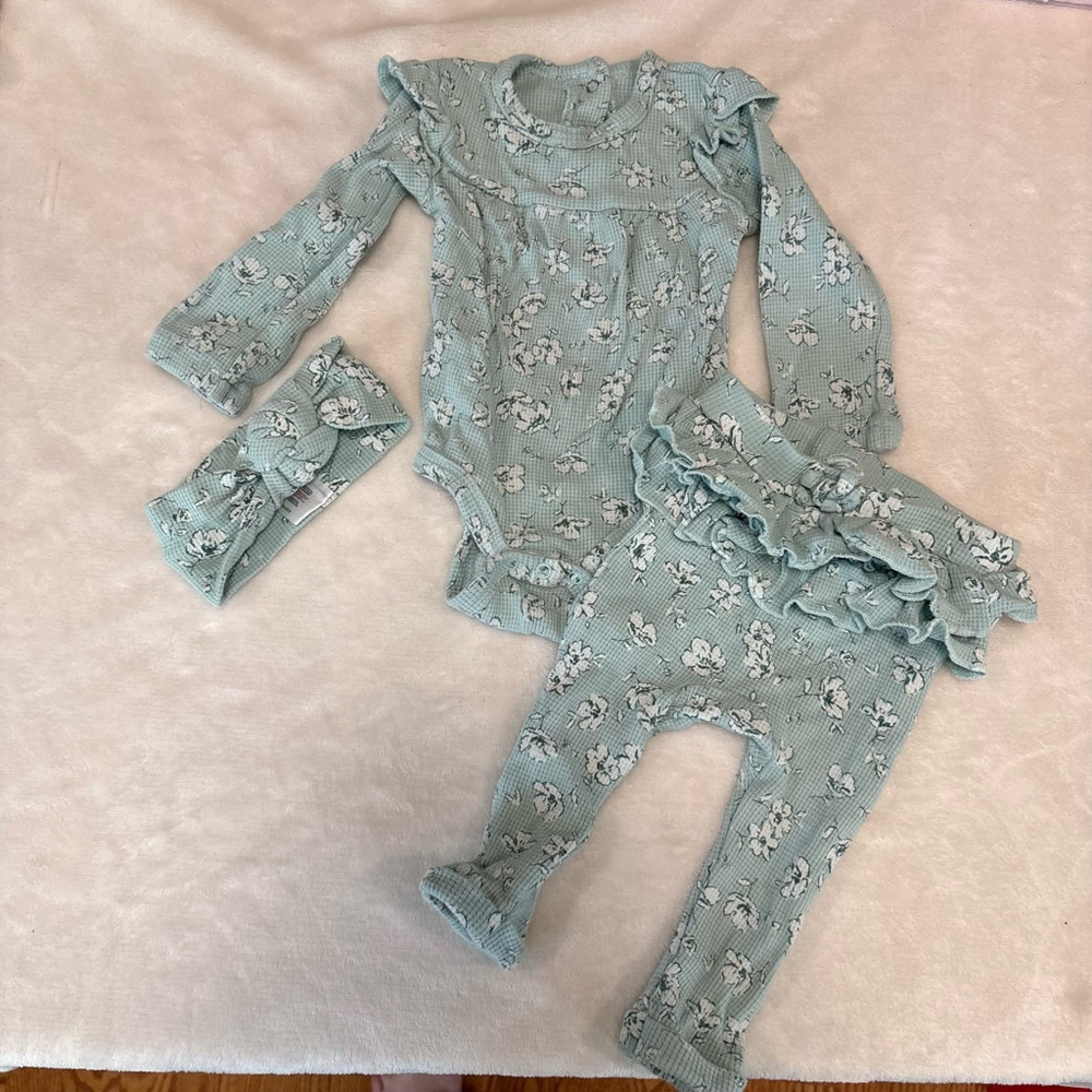 Catherine Malandrino 3 piece set floral print long sleeves pants and bow 3-6m